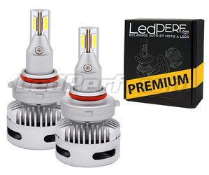 Ampoules HB4 LED pour voiture avec phares lenticulaires.