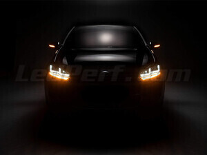 Volkswagen Golf (VI) vue de face équipée des clignotants dynamiques Osram LEDriving® pour rétroviseurs