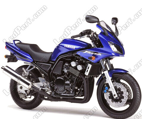 Moto Yamaha FZS 600 Fazer (MK2) (2002 - 2004)